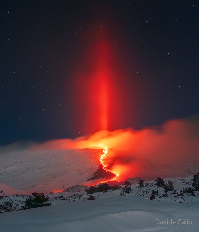 2025-02-24: Light Pillar over Erupting Etna