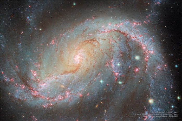 2025-03-11: NGC 1672: Barred Spiral Galaxy from Hubble